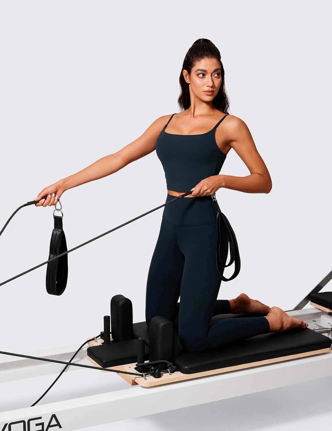 Detalle de CRZ YOGA Butterlift Women's Scoop Neck Longline Sports Bra — Built-in, Removable Pads, U Back