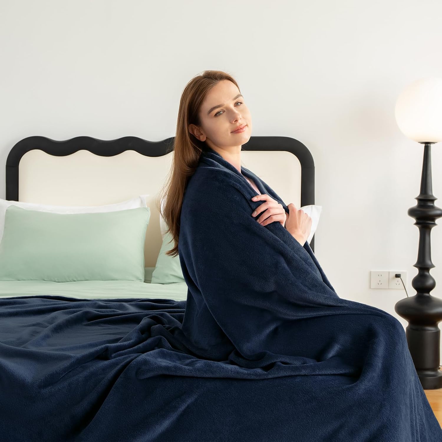 Thumbnail 4 de WAVVE Kuscheldecke „Flauschig“ 150x200 cm als Sofaüberwurf und Wohndecke (blau)