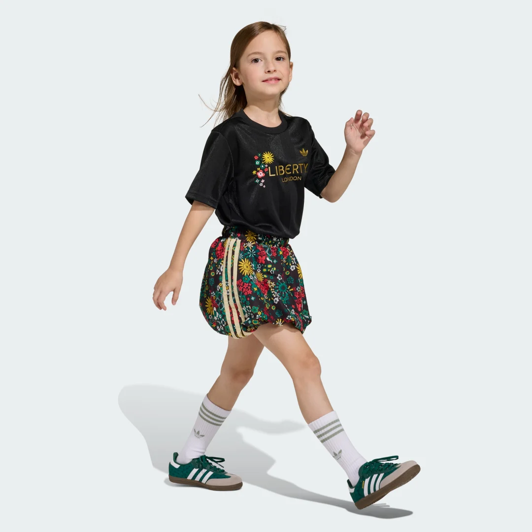 Thumbnail 2 de Conjunto de falda y camiseta adidas Originals x Liberty London – negro