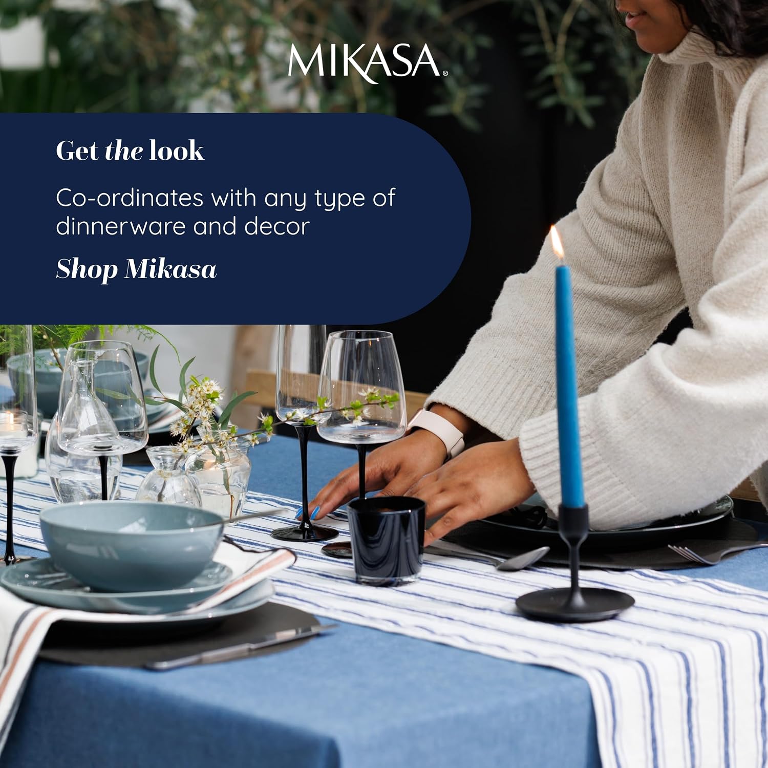Detalle 2 de Mikasa Cotton and Linen Table Runner, 230 x 34cm, White with Navy Stripe