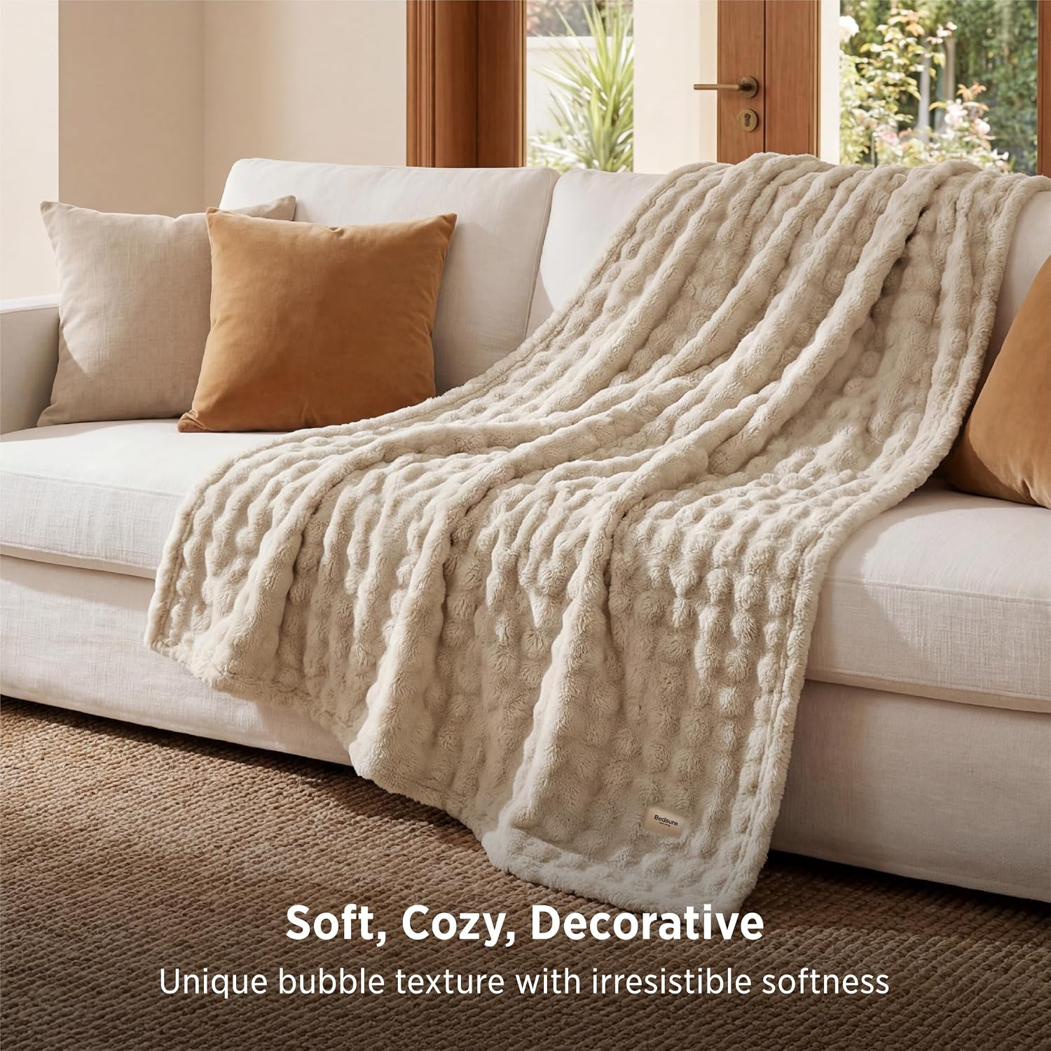 Detalle de Bedsure 3D Bubble Throw Blanket, Beige, 50 x 60 in, Lightweight Polyester