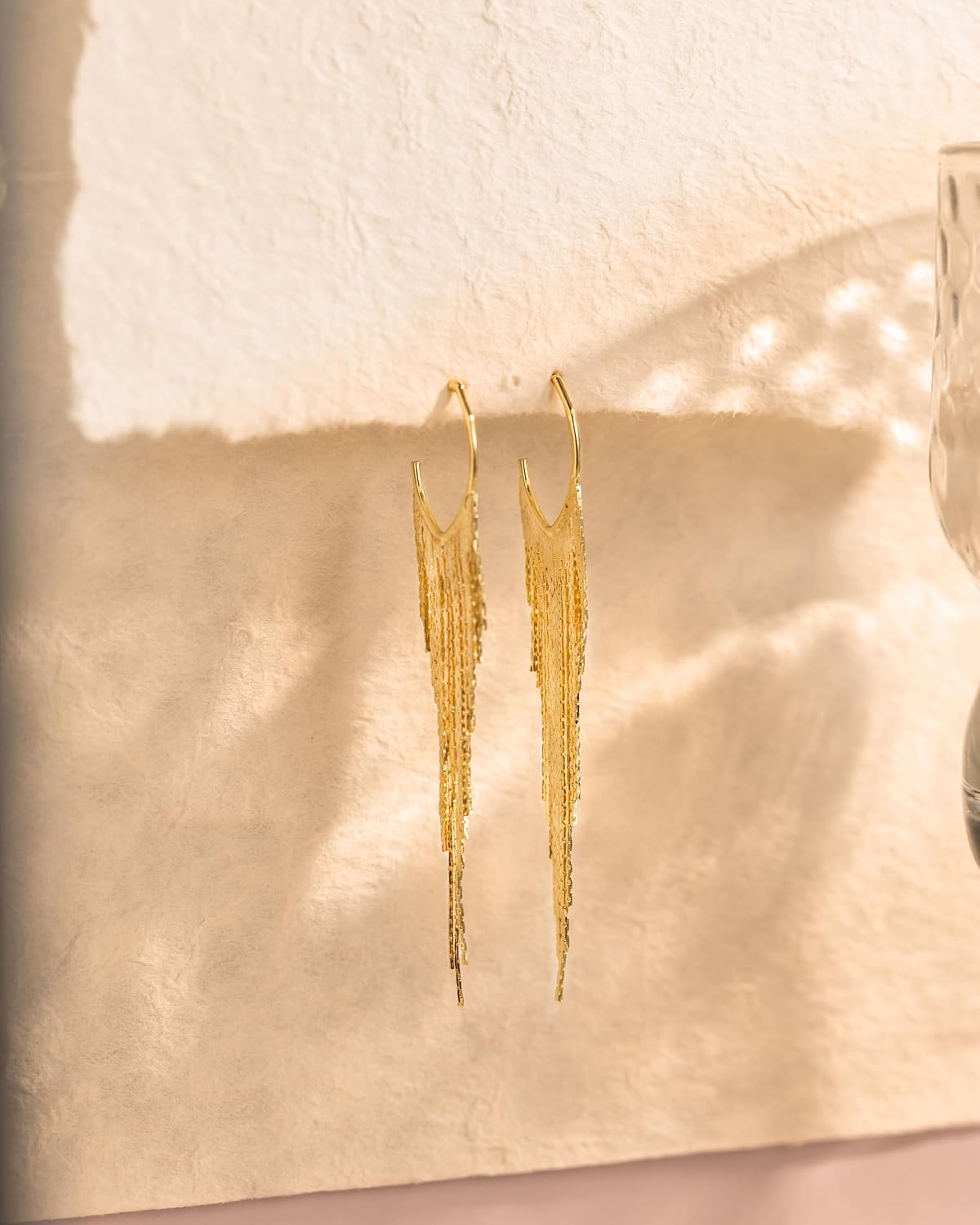 Detalle de HANLI Gold Earrings for Women — 14K Gold Plated Tassel Dangle Earrings