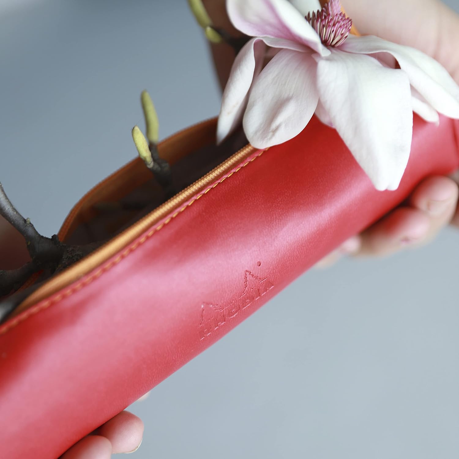 Detalle de Rhodia Rhodiarama 319009C – okrągły piórnik z zamkiem, fuksja