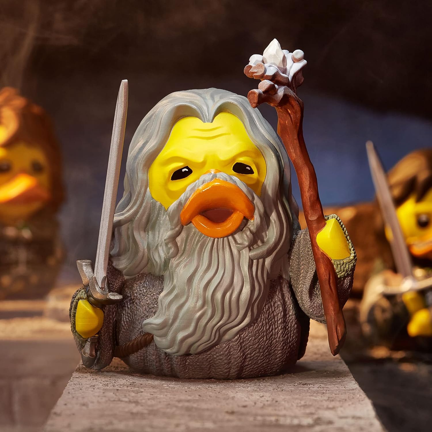 Detalle de TUBBZ NS4631 – winylowa kaczka Gandalf z „Władcy Pierścieni”, edycja pudełkowa