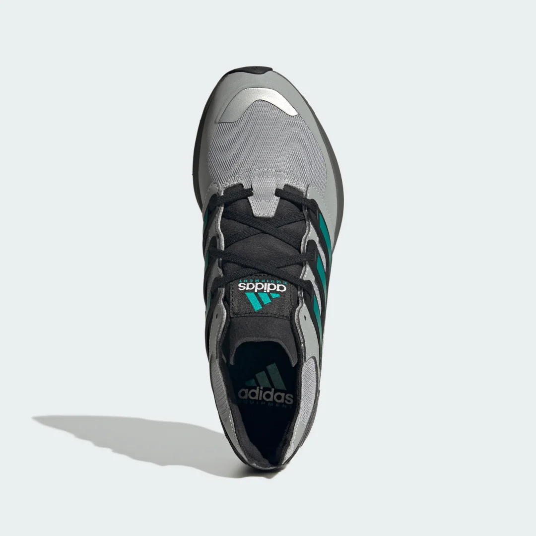Detalle de Adidas EQT Takumi Sen Plateadas: tenis versátiles para estilo urbano