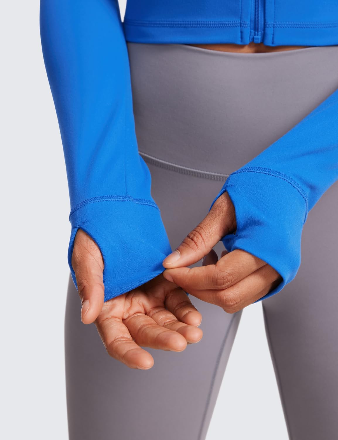 Detalle 2 de CRZ YOGA Women’s Butterluxe Full Zip Cropped Jacket with Thumb Holes