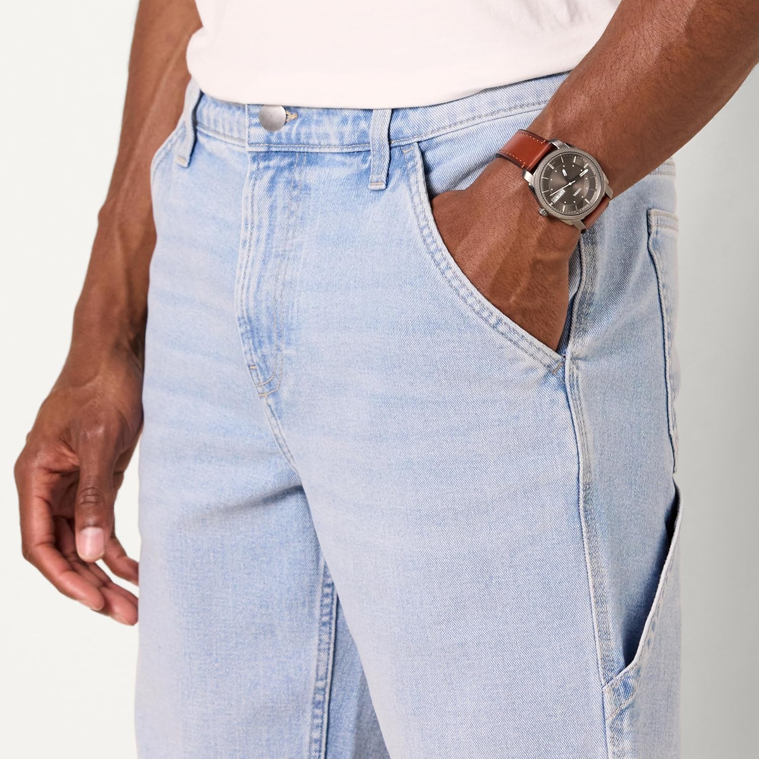 Thumbnail 3 de Amazon Essentials Herren Leicht elastische Relaxed Fit-Zimmermann-Jeans – robuste Alltags-Arbeitskleidung