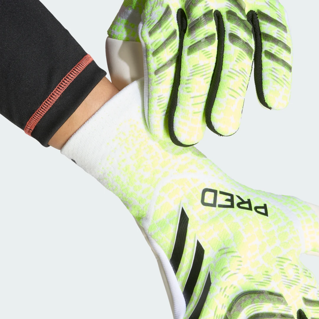Detalle 2 de Guantes de portero Adidas Predator Pro en verde