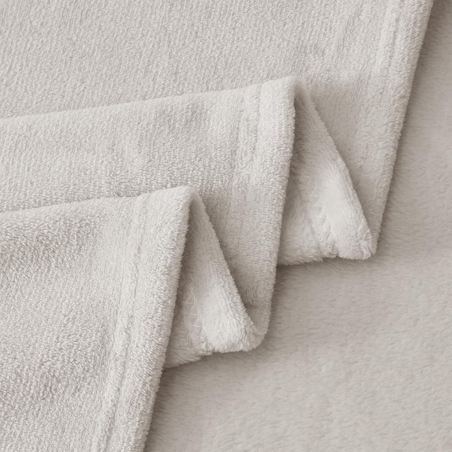 Detalle de Aisbo Beige Throws Blanket for Sofas – 220x240cm Fluffy Fleece Blanket
