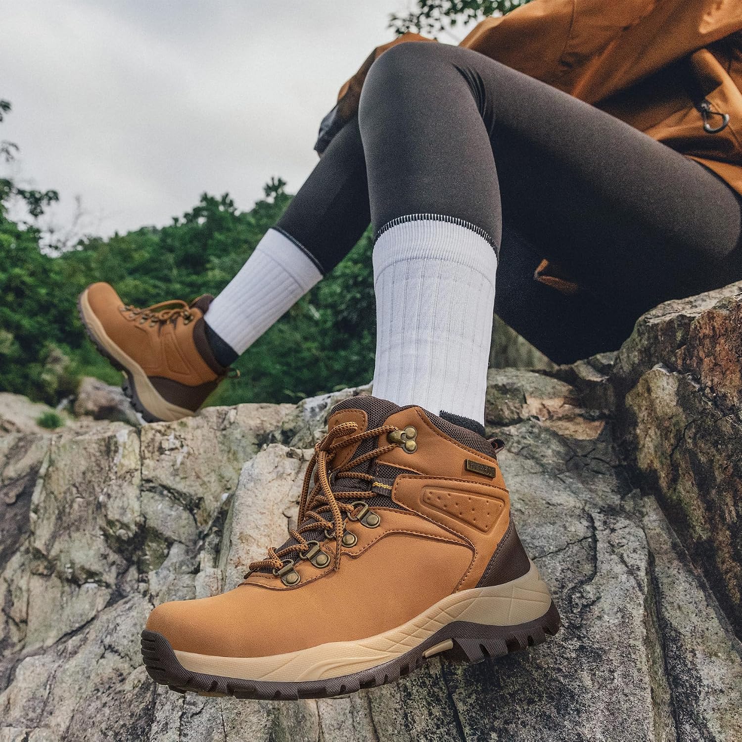 Detalle de CC-Los Women's Waterproof Hiking Boots – Practical protection and comfort for UK trails