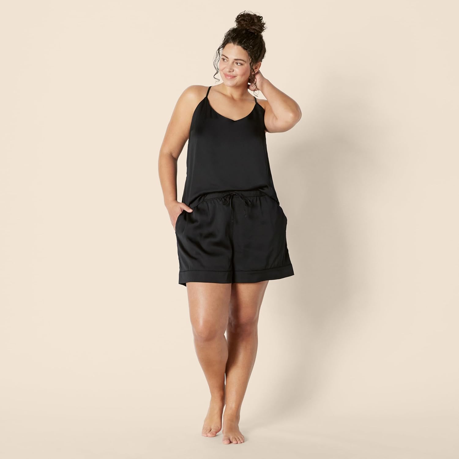 Thumbnail 4 de Amazon Essentials Women’s Satin Pyjama Top and Shorts Set