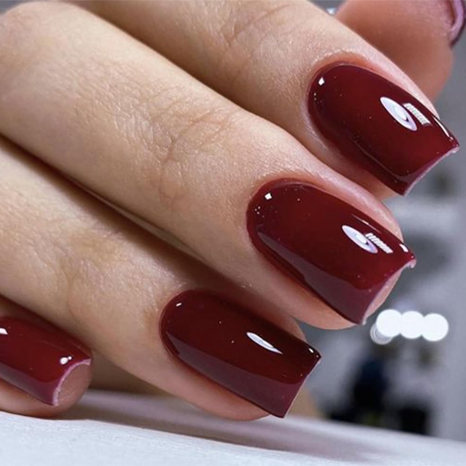 Thumbnail 1 de Modelones Dark Red Short Square Press-On Nails – 32-Piece Kit (16 Sizes) with Glue, Tabs & Tools