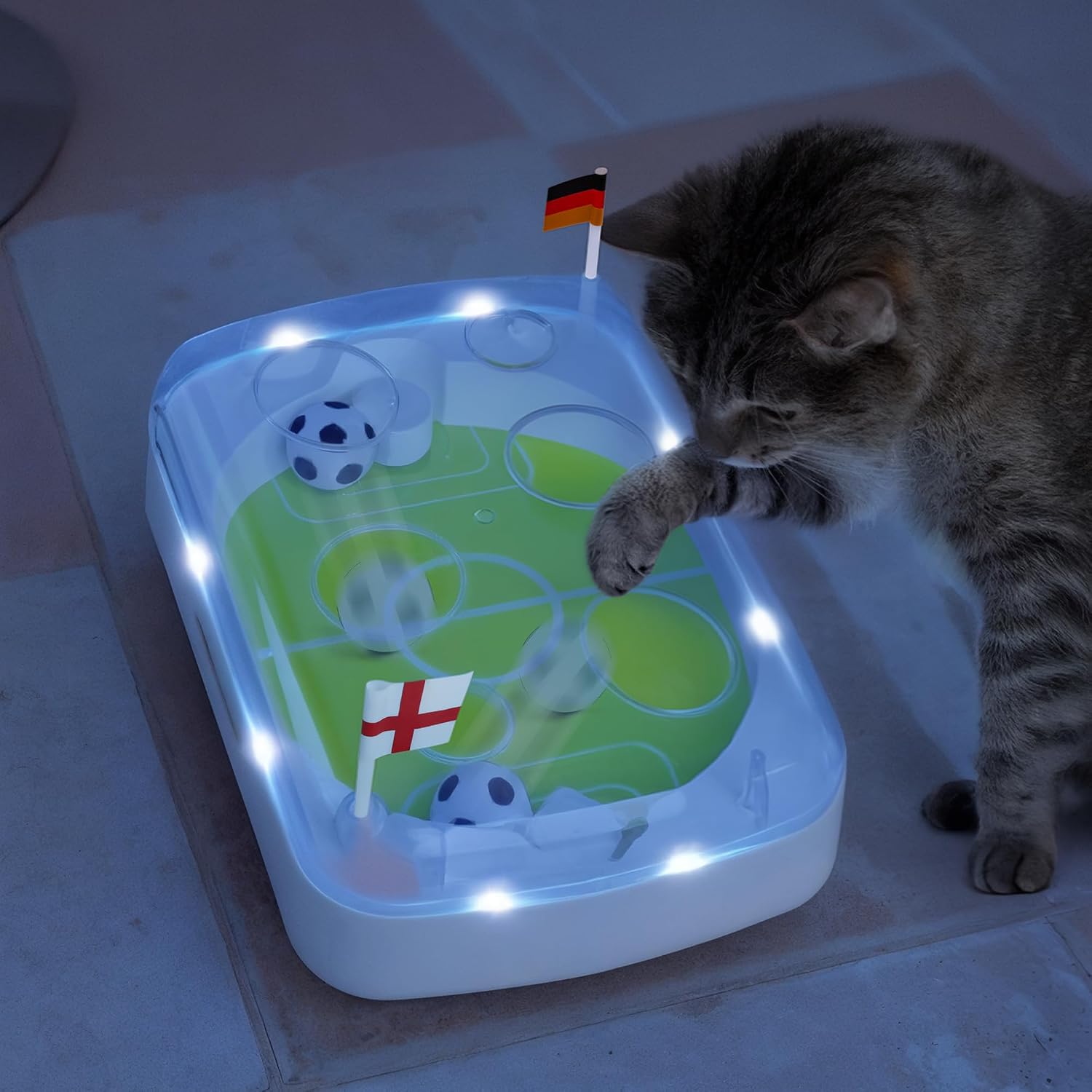 Detalle de ALL FOR PAWS Interaktives Katzenspielzeug mit Fußballfeld-Design – Bewegungsaktivierte Bälle, Katzenminze & Nachtmodus