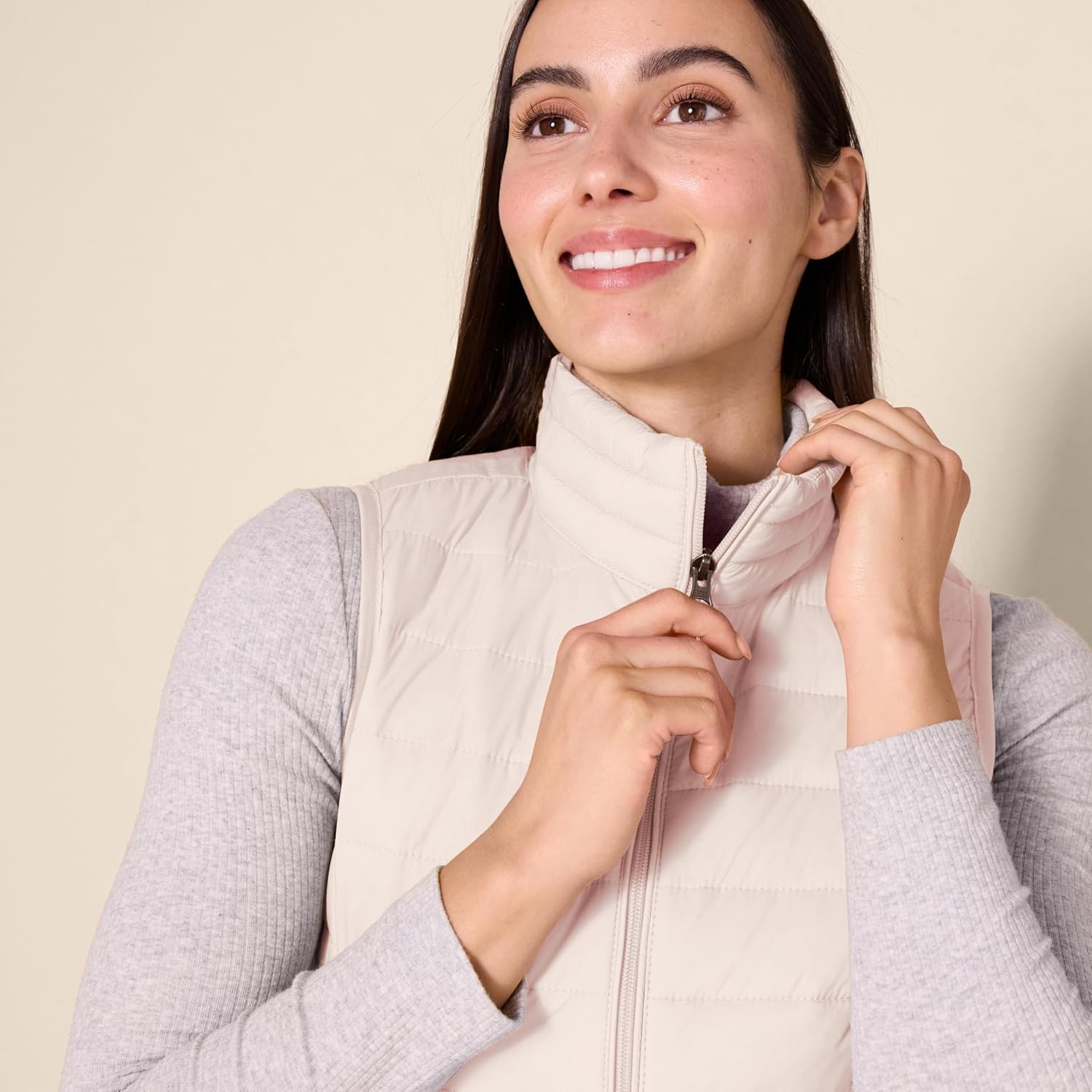 Detalle 2 de Amazon Essentials Damen Leichte Wasserabweisende und Packbare Steppweste – Regular Fit