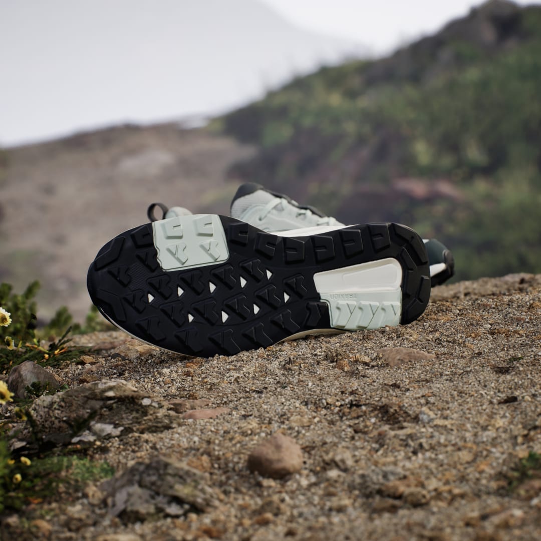 Detalle de Zapatilla Terrex Anylander Hiking de Adidas — versión Verde para rutas y senderos