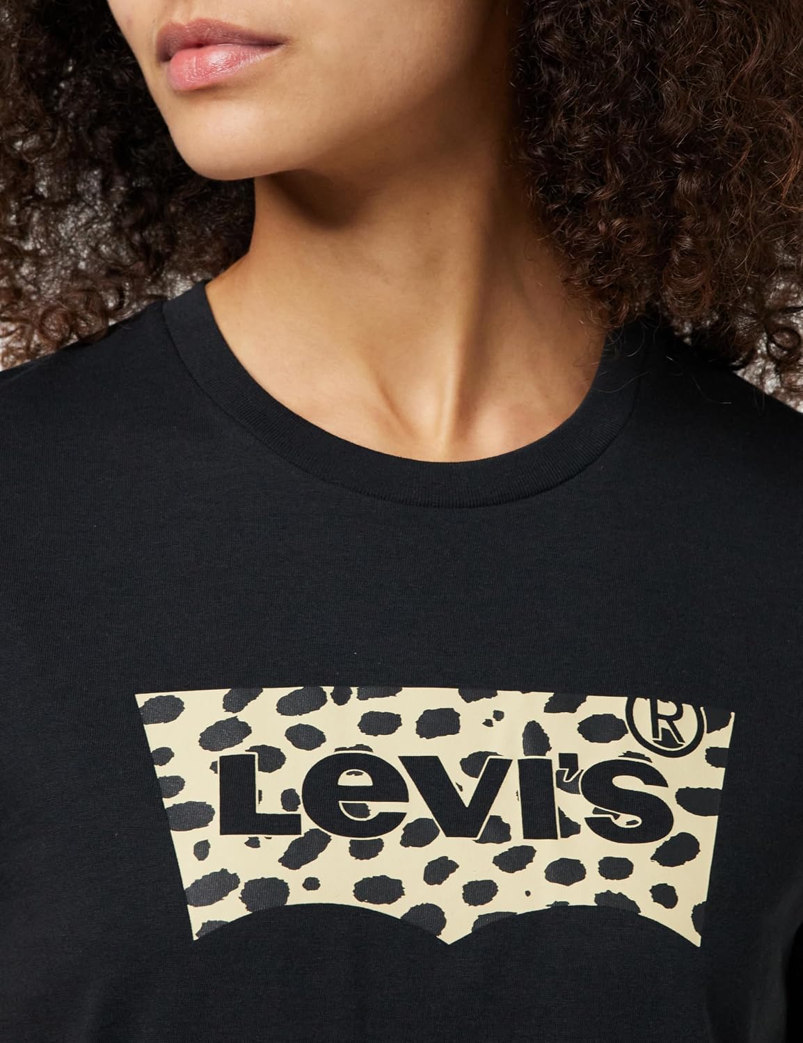 Detalle de Levi's Damen The Perfect Tee T-Shirt, Large Batwing – Bequeme Graphic Tee für Alltag und Jeanslooks