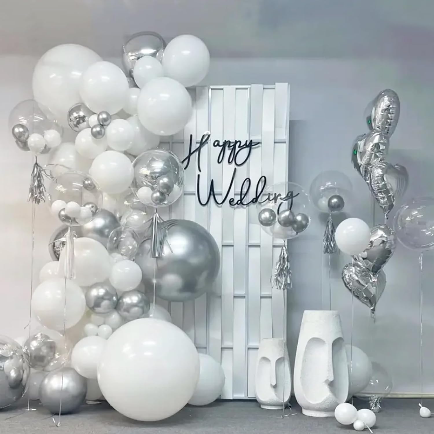 Detalle 1 de White Balloon Arch Kit, 111-Piece Set