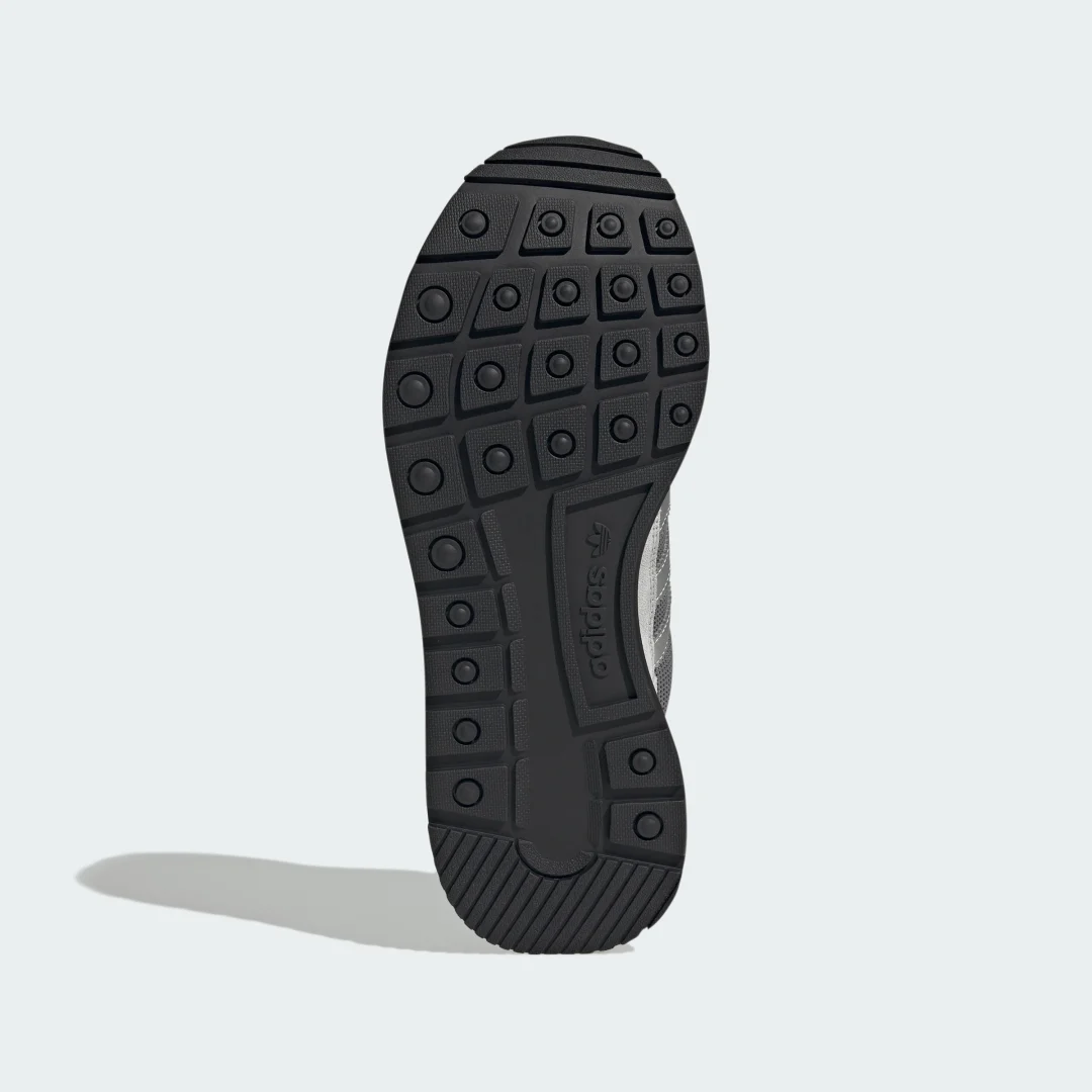Detalle de ZAPATILLA ZX 500 RS de Adidas — gris, comodidad y estilo urbano