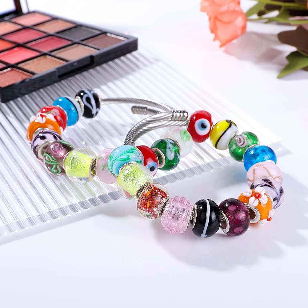 Detalle de AIPRIDY ガラスビーズ 50個セット 花柄ミックスカラー・5mm大穴・銀色の真鍮芯