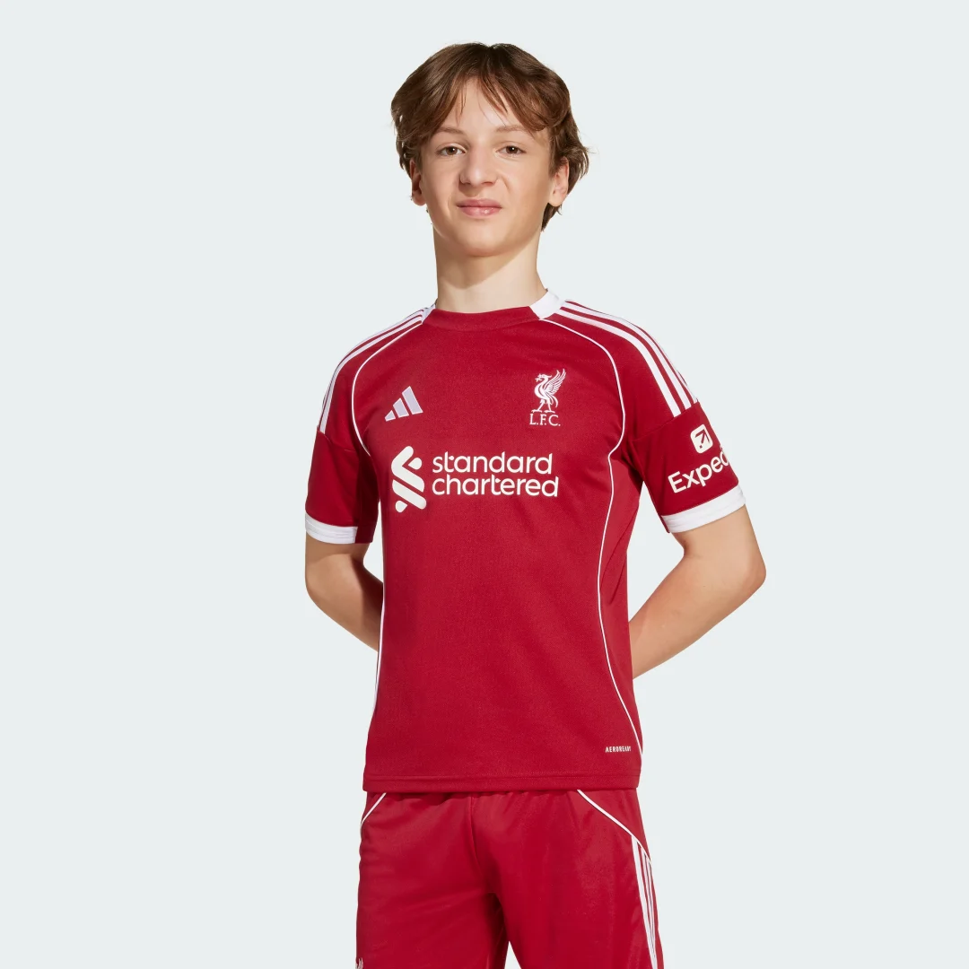 Detalle de Camiseta primera equipación Liverpool FC 25/26 de Adidas