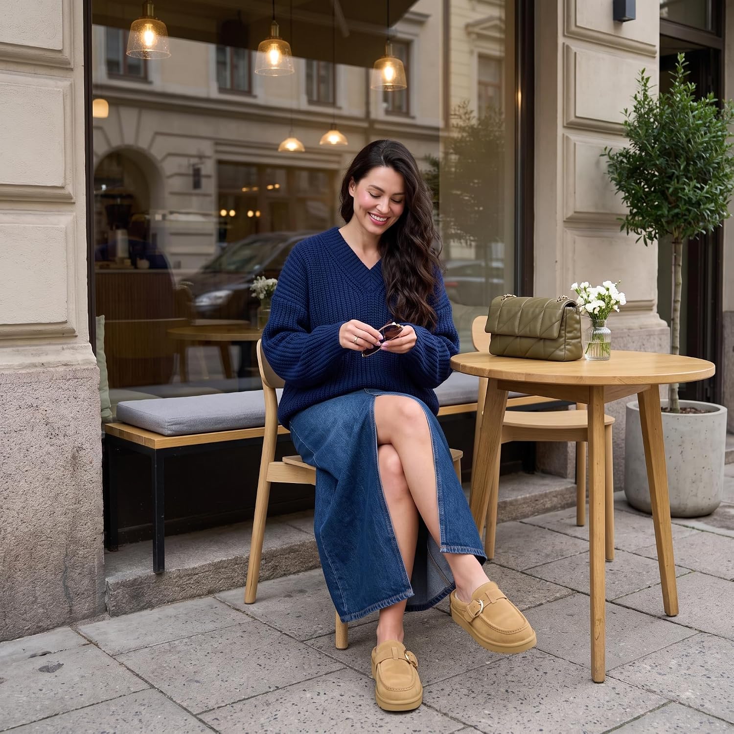 Thumbnail 5 de CUSHIONAIRE Suede Mule Clogs