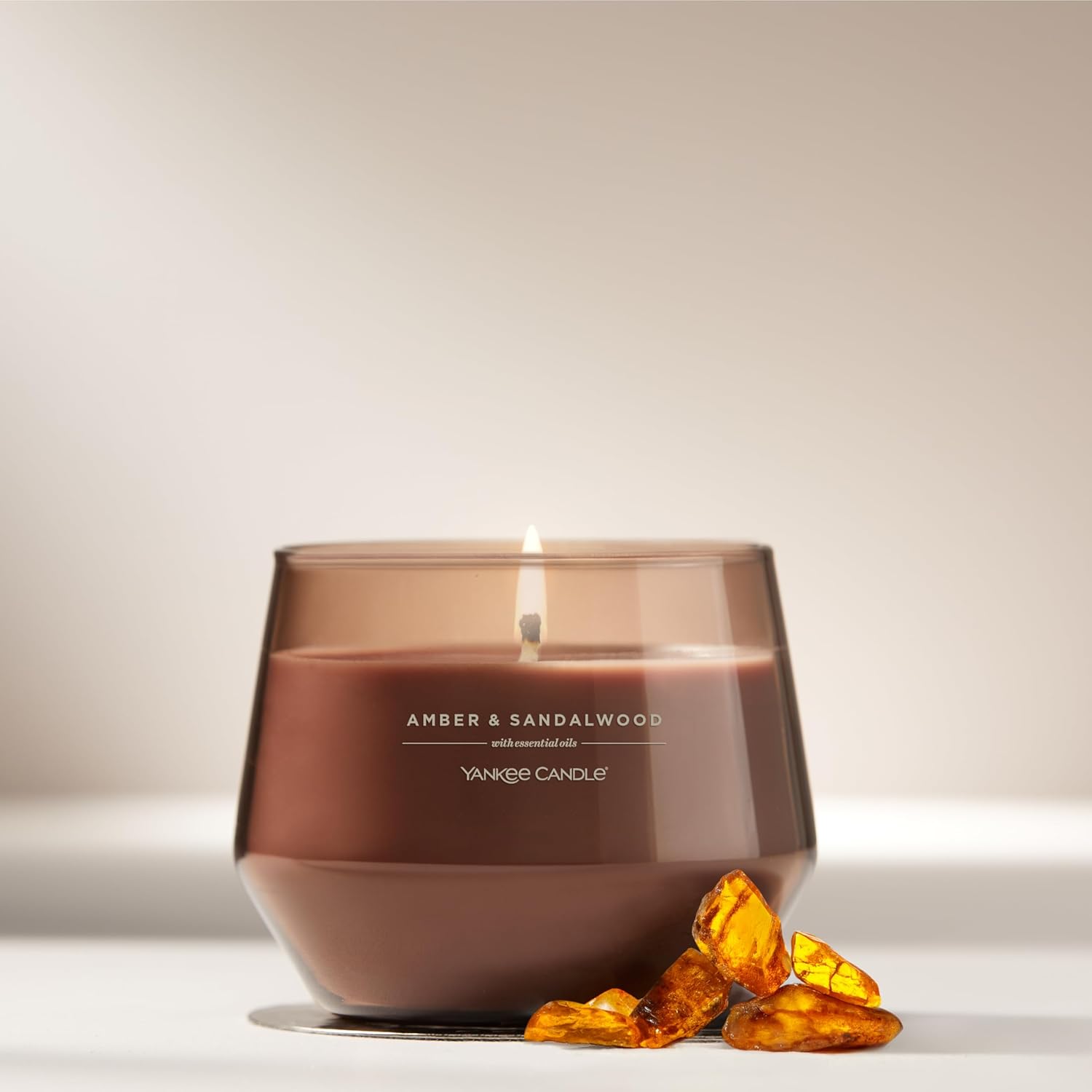 Thumbnail 3 de Yankee Candle Studio Bougie parfumée Ambre et bois de santal – moyenne, 40–65h