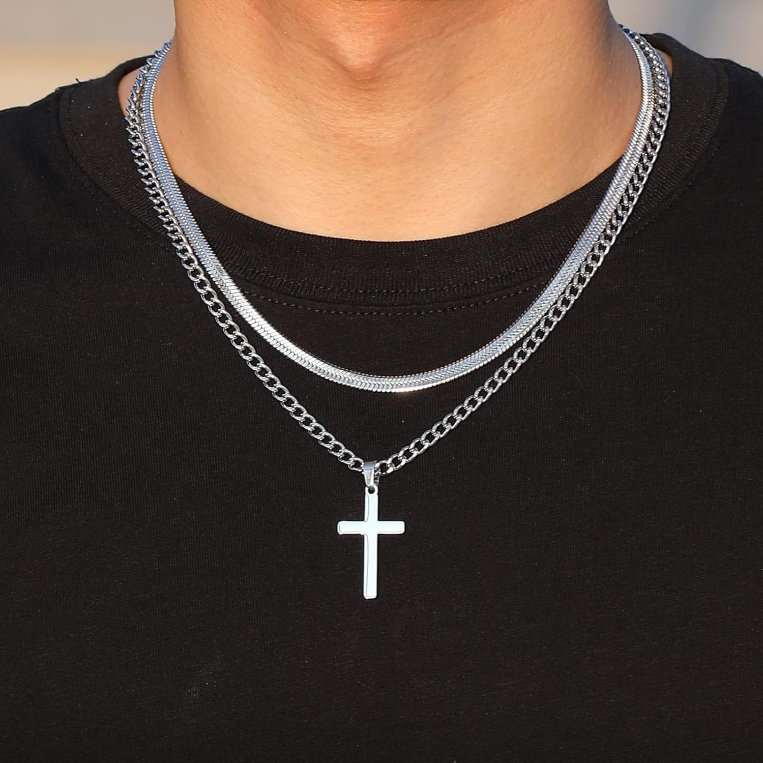 Detalle 2 de Esmoly Collar Cruz Hombre 316L 18