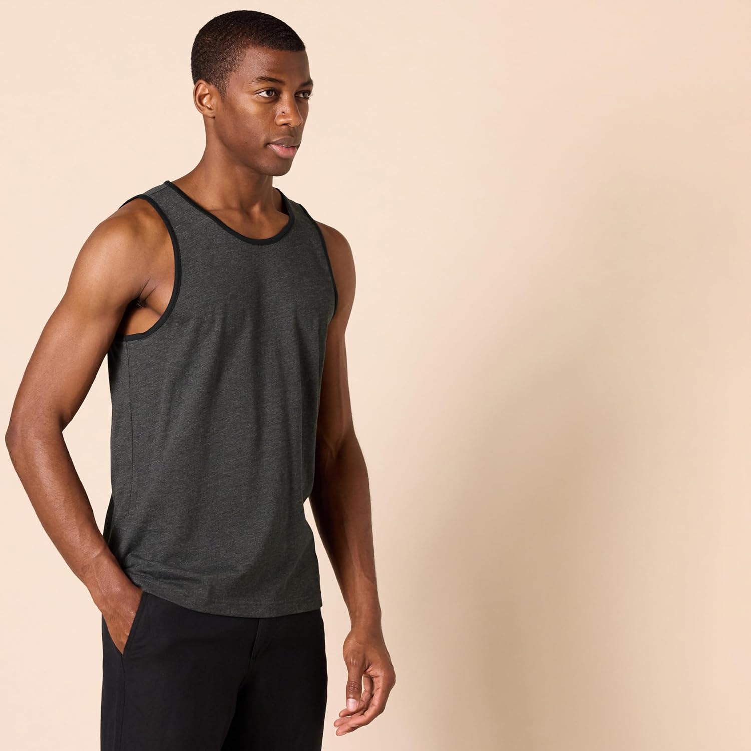 Thumbnail 2 de Amazon Essentials Men's Regular-Fit Vest