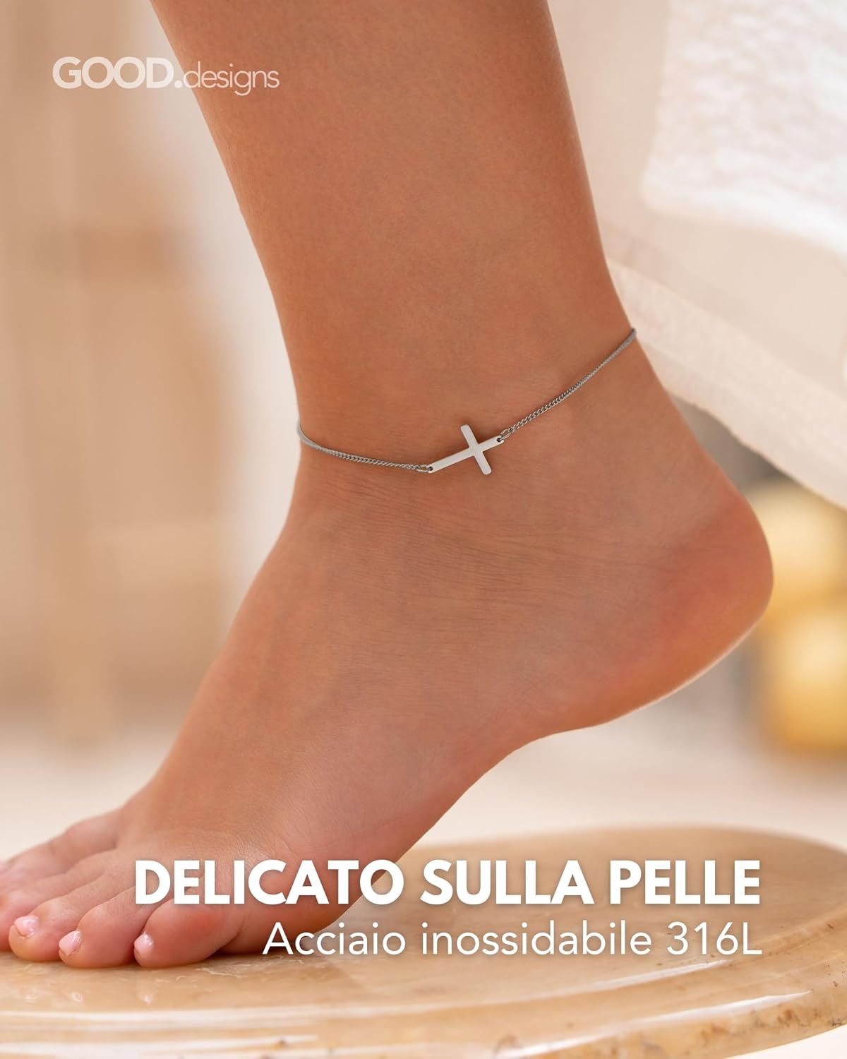 Detalle de Cavigliera da donna GD GOOD.designs con ciondolo croce – acciaio 316L placcato oro 18K/oro rosa/argento, regolabile 22–27 cm