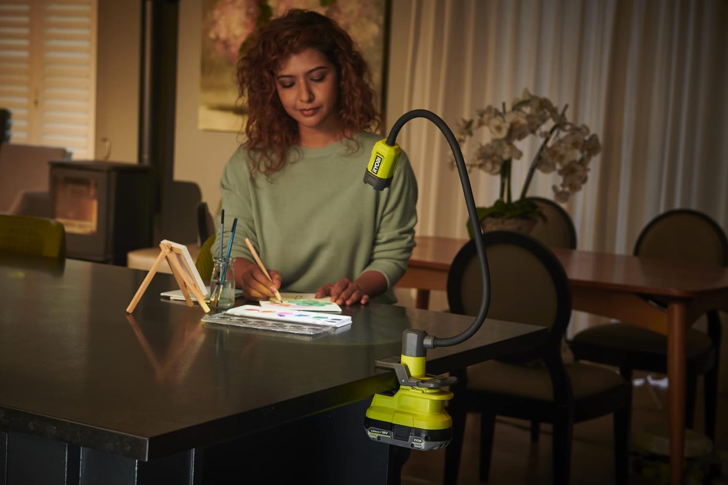 Detalle de RYOBI 18 V ONE+ Akku-LED-Schreibtisch-Leuchte RLCF18-0