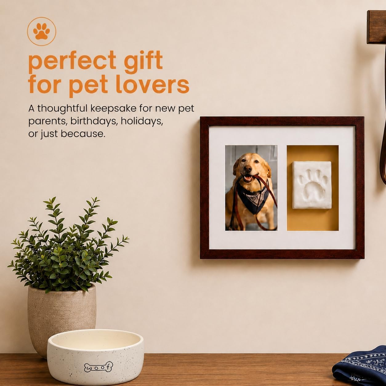 Detalle de Pearhead Pawprints Wall Frame voor hond of kat met klei-afdrukset, espresso