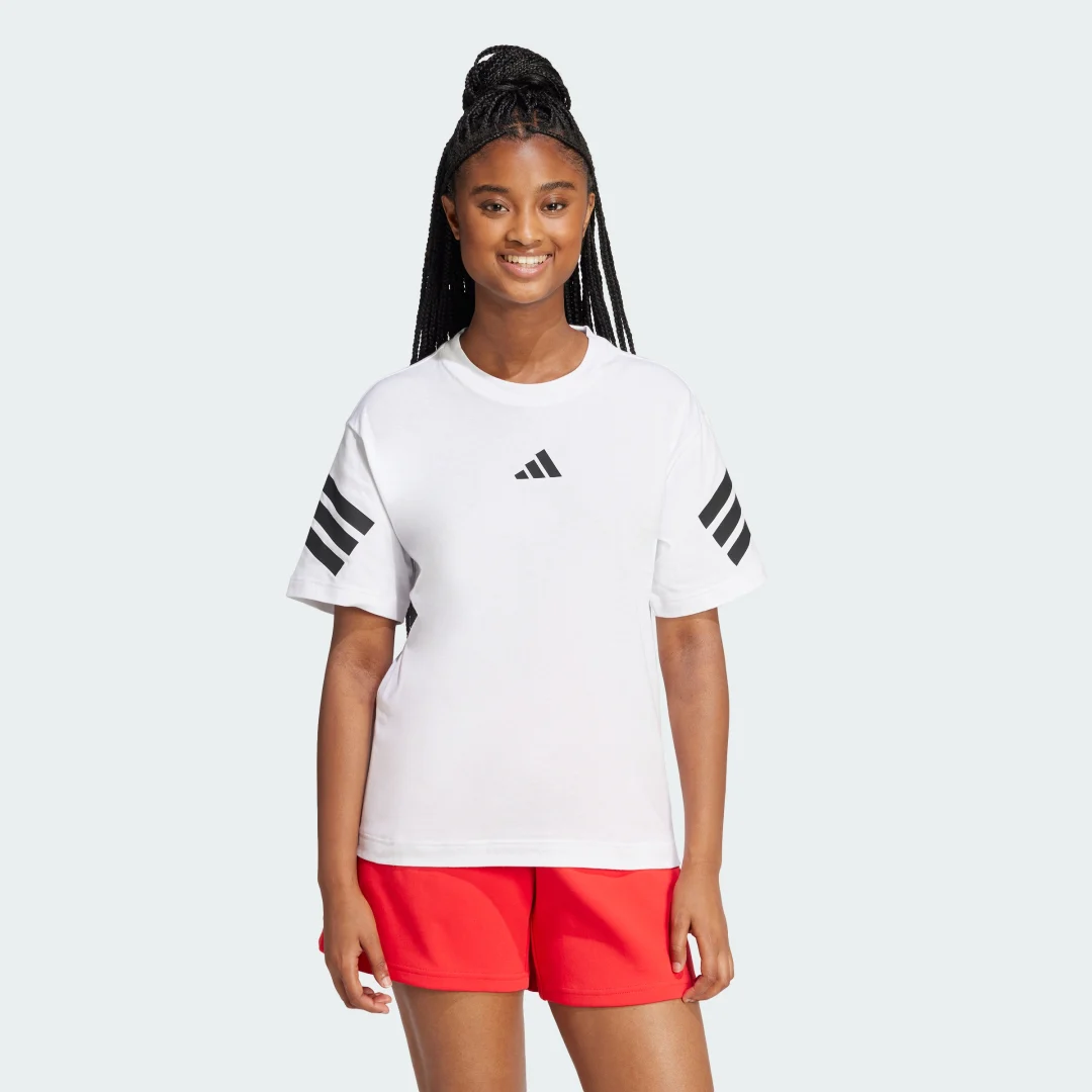 Detalle de Camiseta Future Icons 3 bandas – Adidas (Blanca)