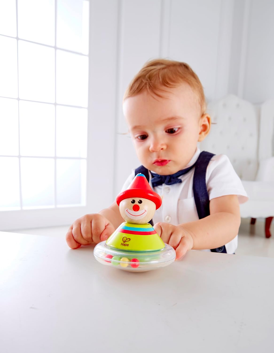 Detalle 2 de Hape Wackel-Ralph: Holz-Stehauf-Clown mit bunten Perlen für Babys ab 0 Monaten
