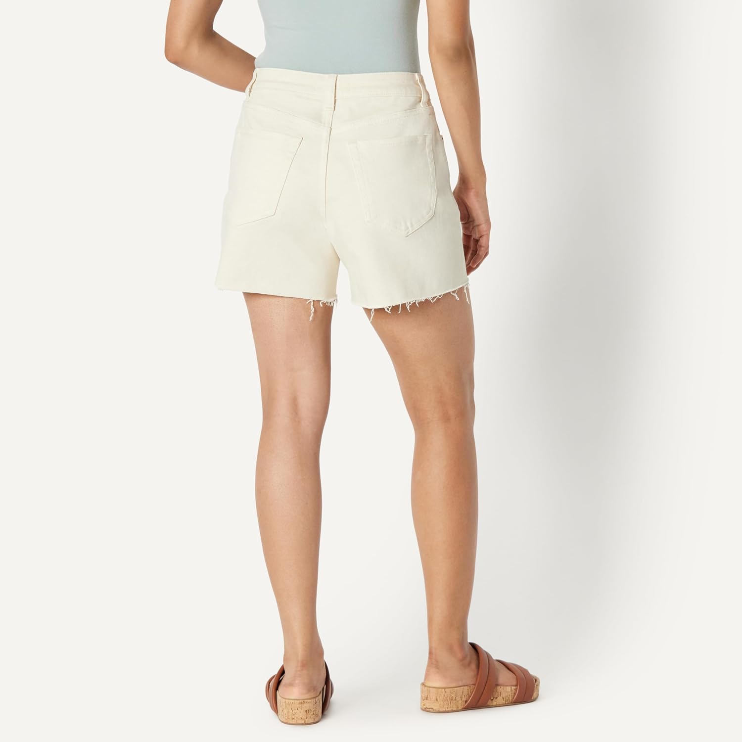 Thumbnail 2 de Amazon Essentials Women’s Low-Stretch Mid-Rise Regular-Fit Denim Shorts