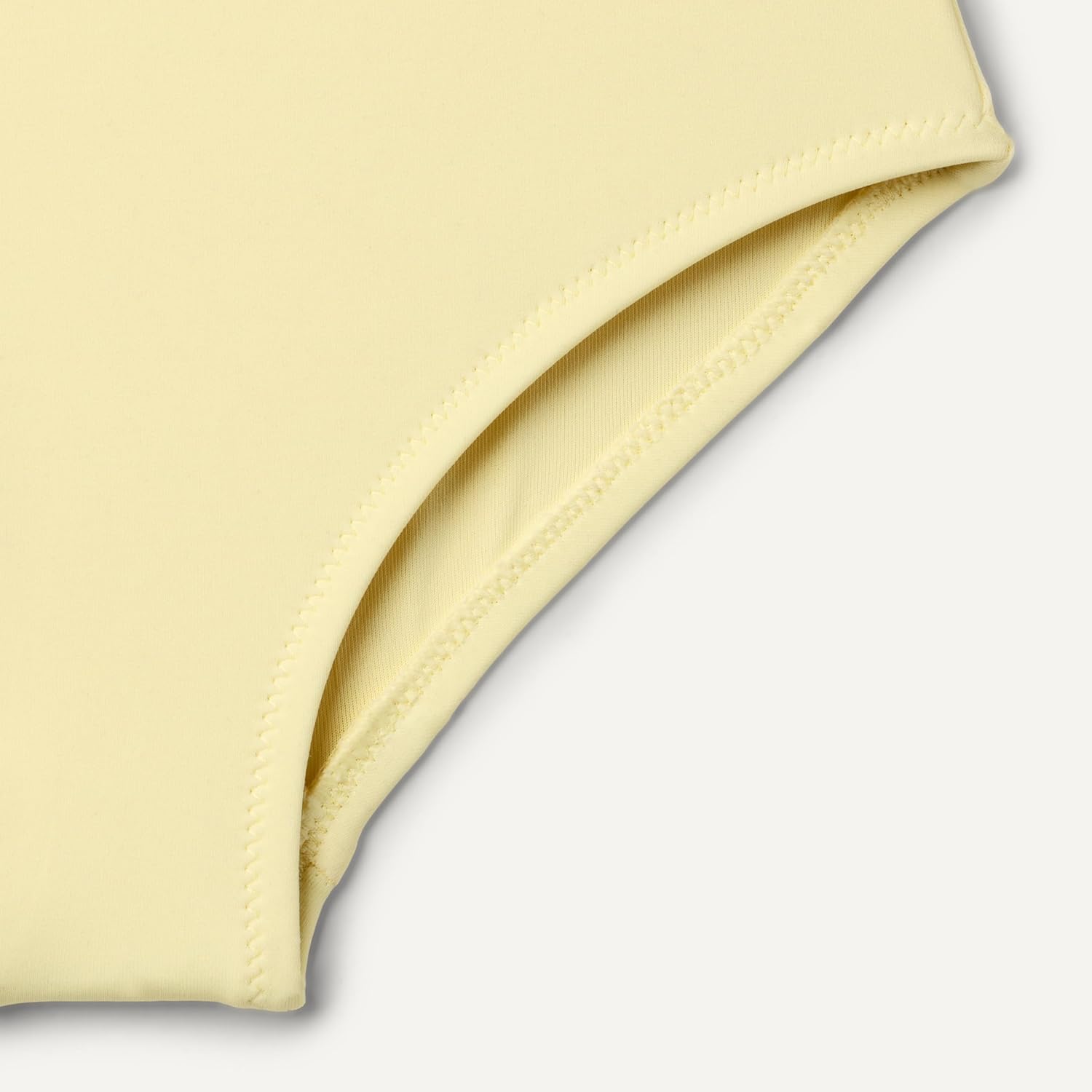 Thumbnail 4 de Amazon Essentials Mädchen Einteiliger Badeanzug mit asymmetrischen Rüschen – figurbetonte Passform