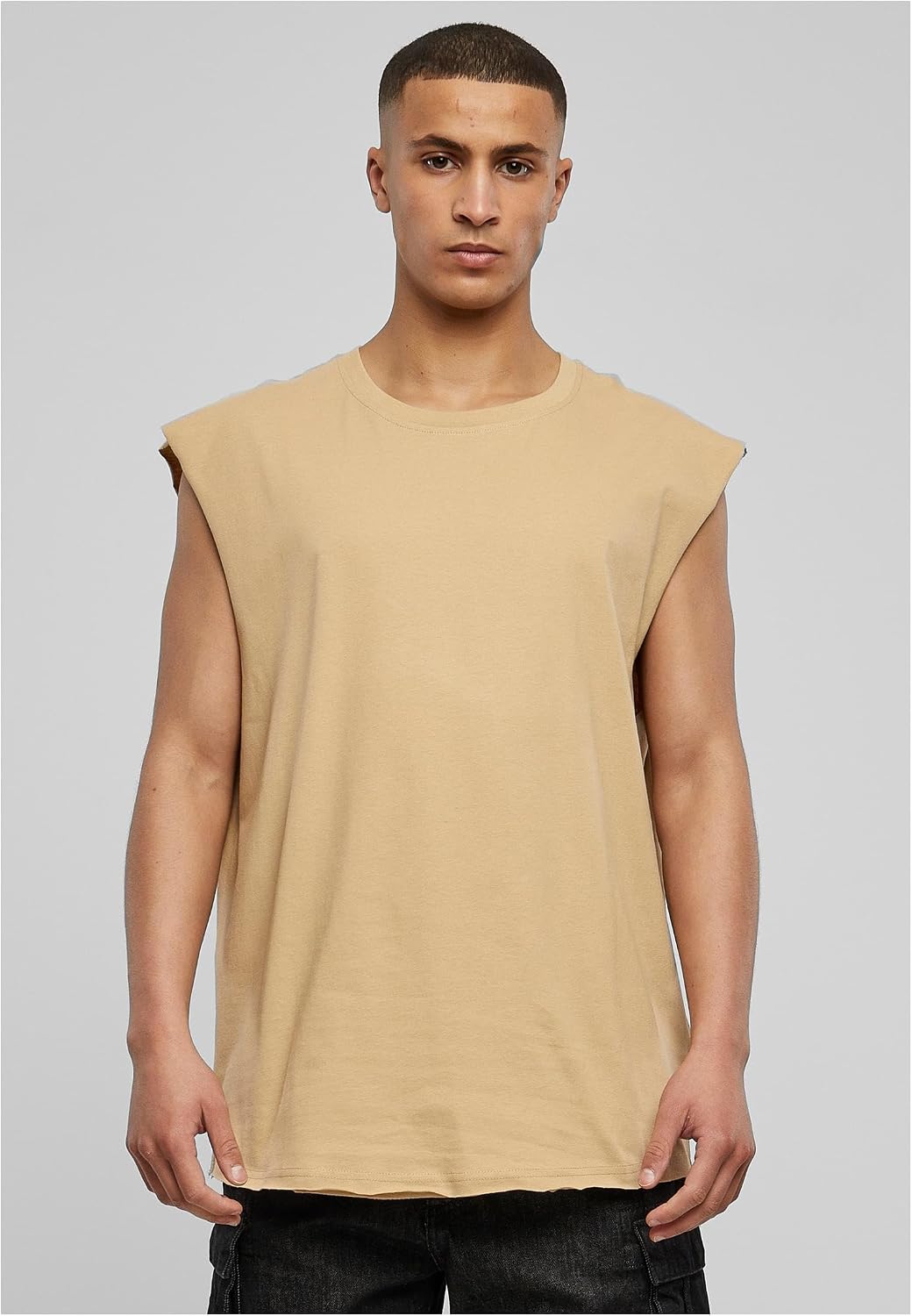 Detalle de Urban Classics Open Edge Sleeveless Tee Uomo – Unionbeige