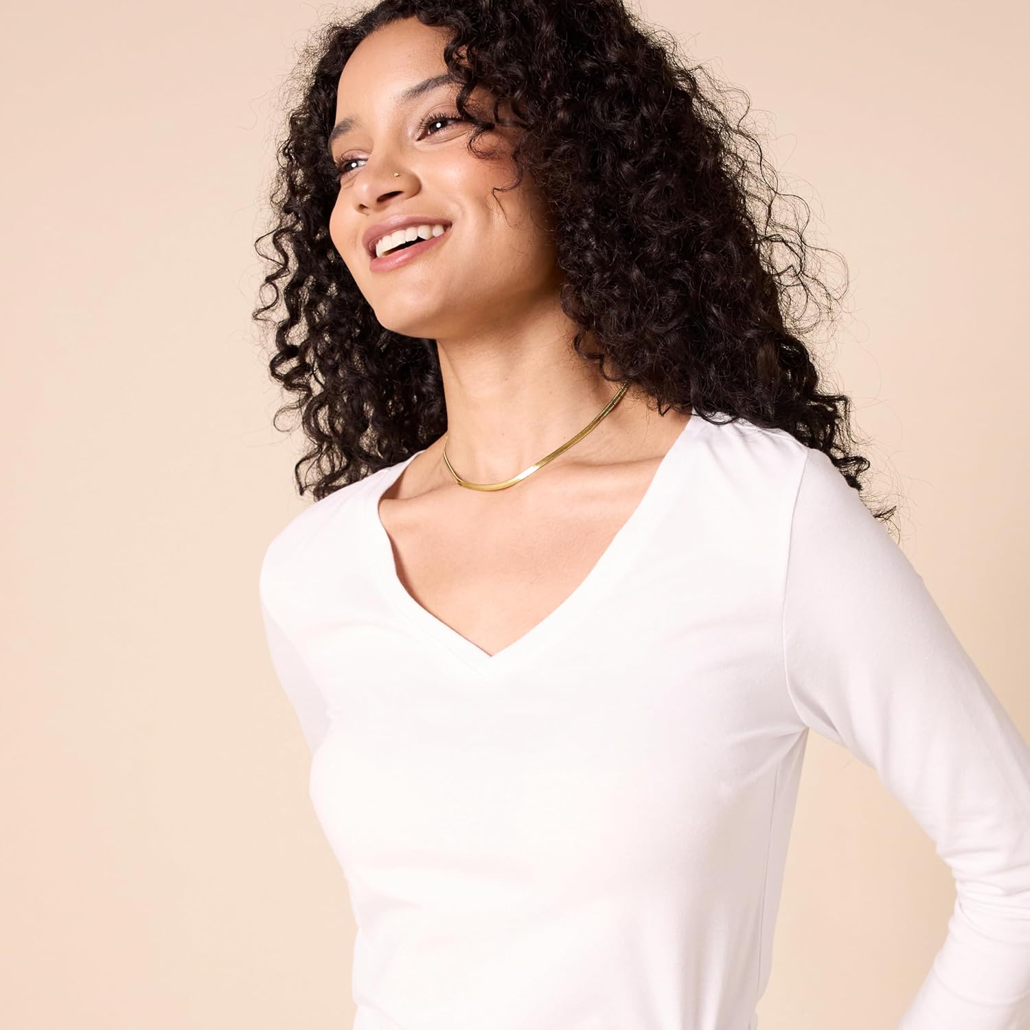 Thumbnail 3 de Amazon Essentials Damen Regular-Fit T-Shirt mit 3/4-Ärmeln und V-Ausschnitt (Übergröße verfügbar)