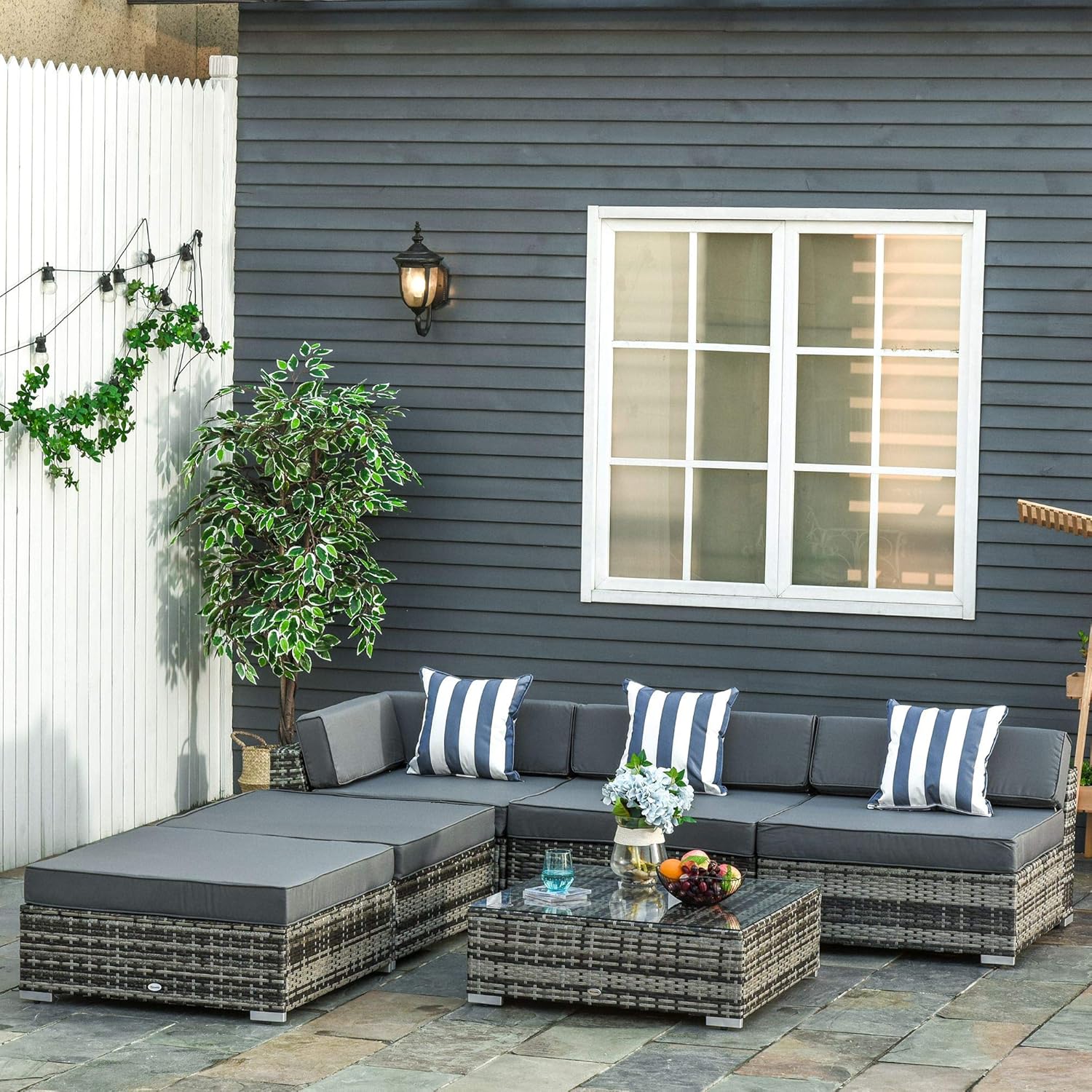 Detalle de Outsunny 6-piece rattan effect garden furniture set with 5-seater sofa, glass top coffee table and ottomans (grey)