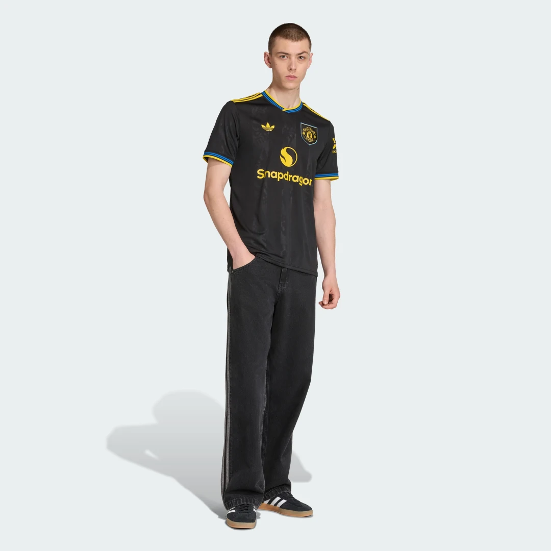 Detalle de Camiseta tercera equipación Manchester United 25/26 – Adidas