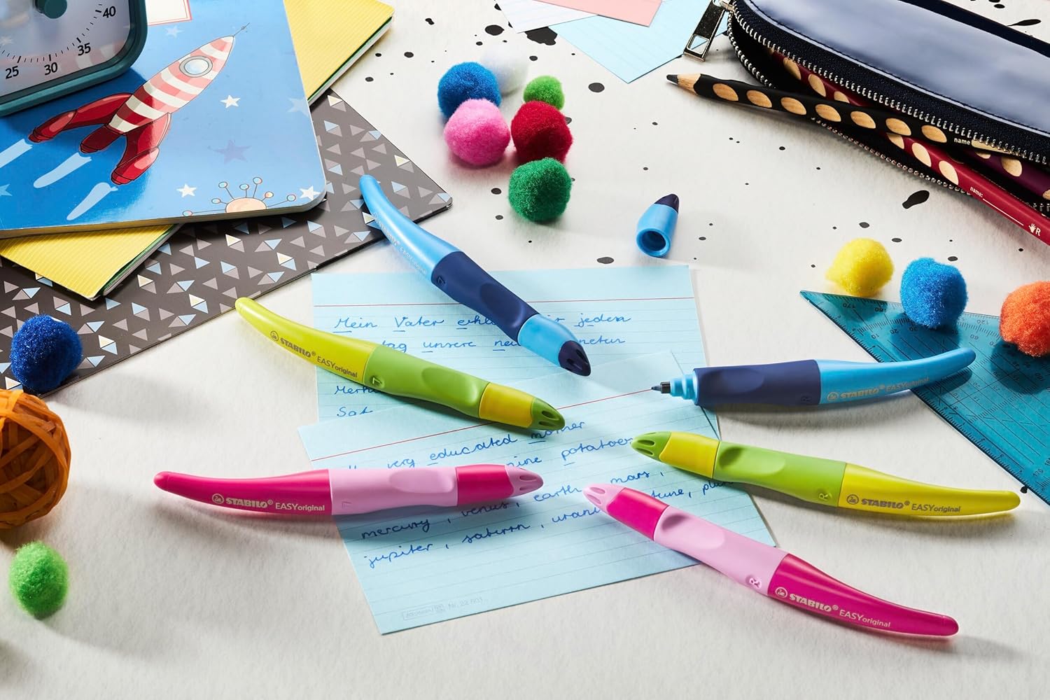 Detalle de STABILO EASYoriginal Ergonomischer Tintenroller – Rechtshänder, Limone/Grün, blau löschbar, inkl. Patrone