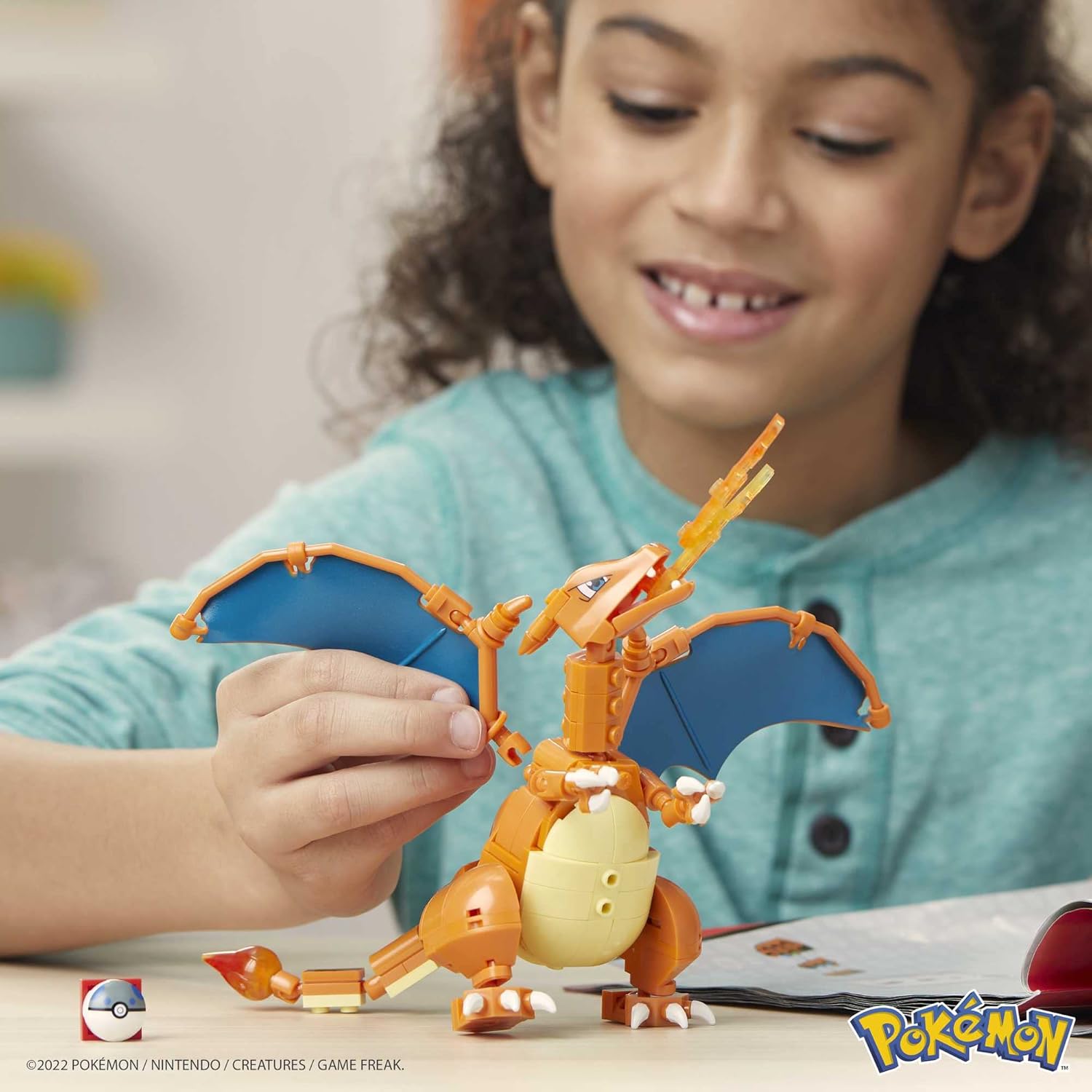 Detalle 1 de MEGA Construx Pokémon Charizard 🔥 – 222 Bloques de Construcción