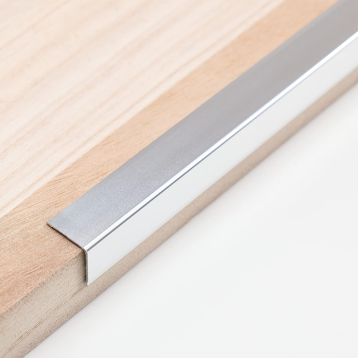 Detalle de Aluminum L-Molding Corner Guards