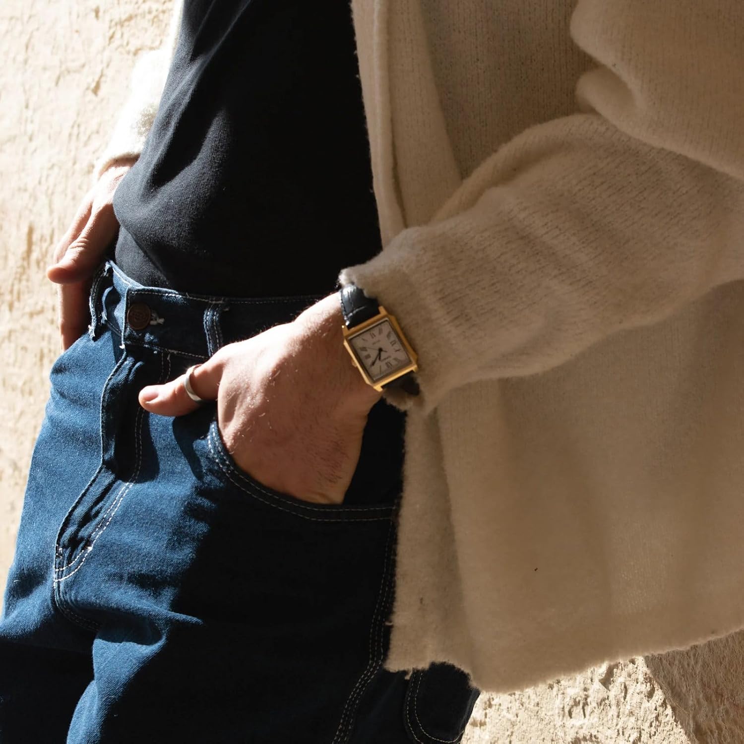 Detalle 2 de Casio MTP-B190GL-7BVEF: reloj casual con toques dorados y esfera blanca