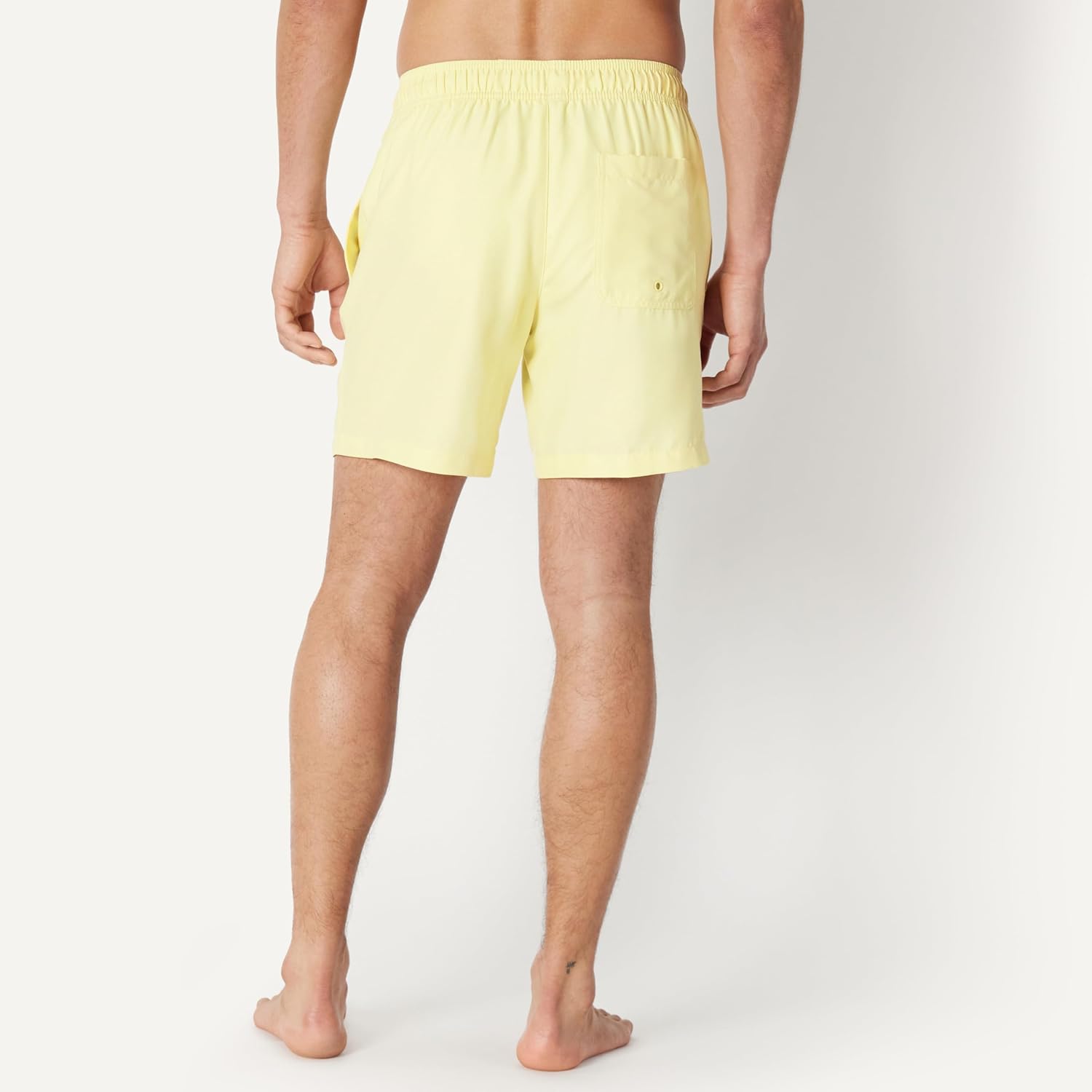 Detalle 2 de Amazon Essentials Herren Badeshorts – kurze Badehose mit Netzfutter, Taschen und Kordelzugverschluss