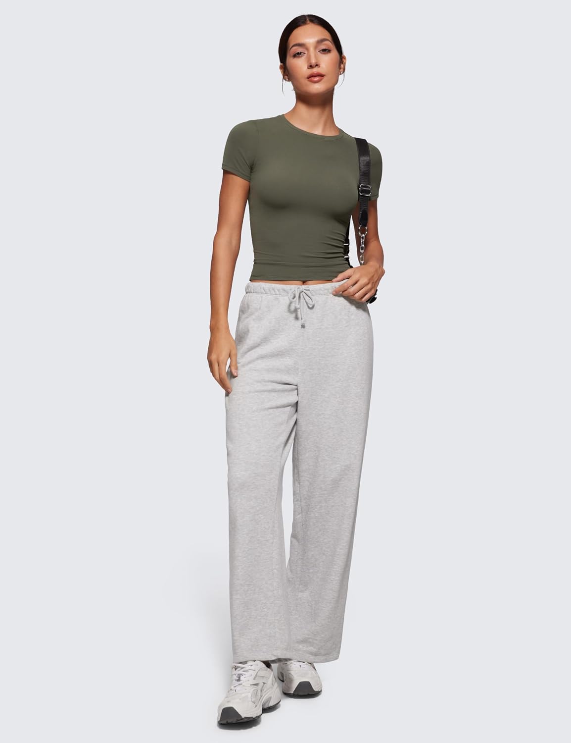 Detalle de CRZ YOGA Softembrace going-out slim-fit T-shirt for women with high crew neck
