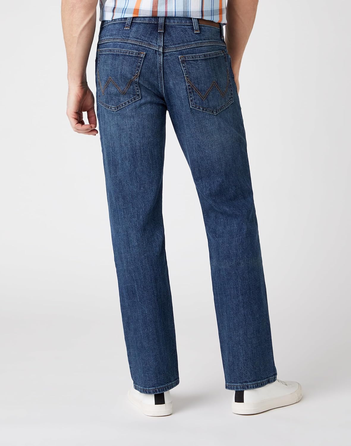 Detalle de Wrangler Herren Jeans Straight – Mid Waist, Regular Fit, Authentic Blue