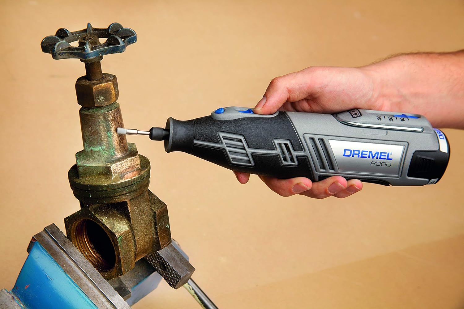Thumbnail 3 de Dremel 880 12V LI-ION: batteria extra da 2Ah per utensili rotativi 8200 e 8220