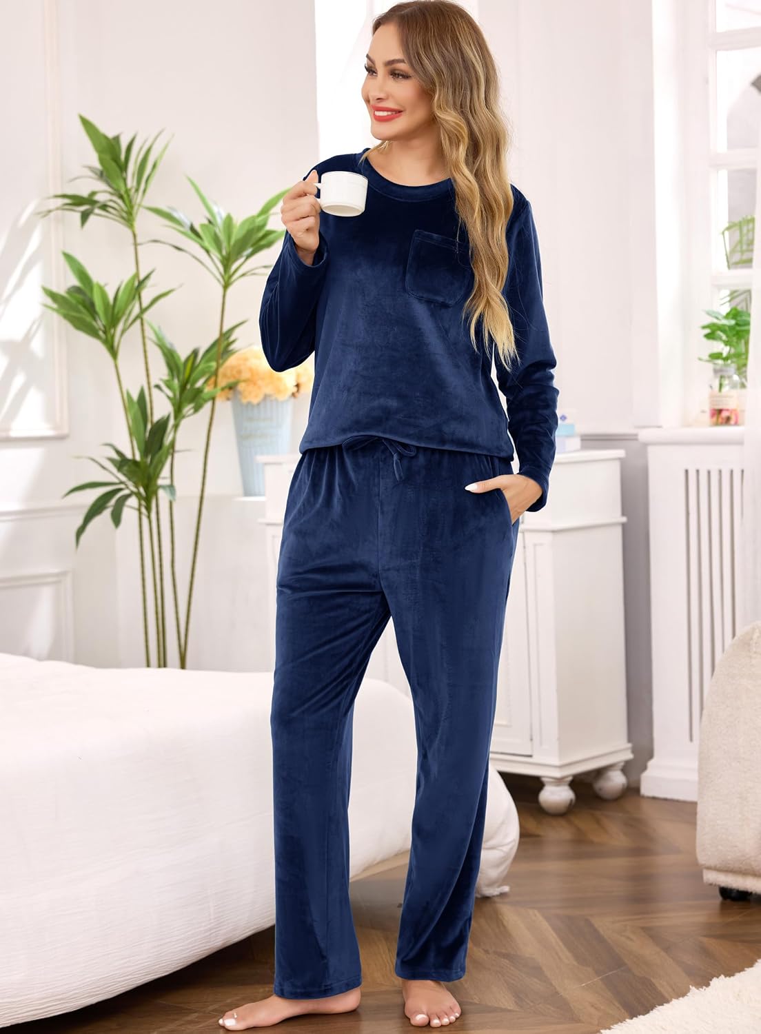 Detalle 2 de Lovasy Women’s Warm Fleece Pyjamas Set with Pockets (Long Sleeve, V-neck)