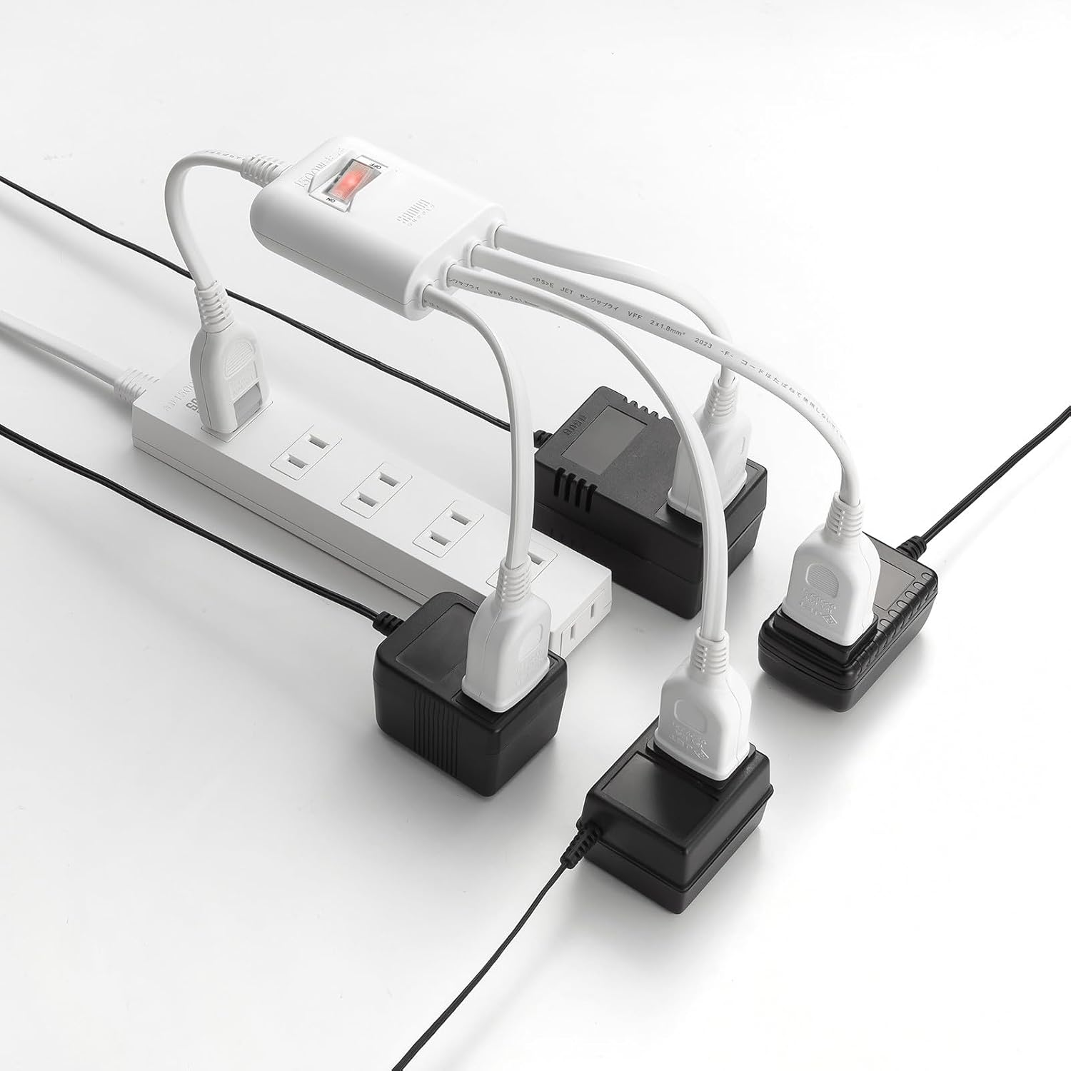 Detalle de サンワサプライ TAP-EX4SWW 2P・4分岐・4個口 一括集中スイッチ付き電源延長コード ホワイト