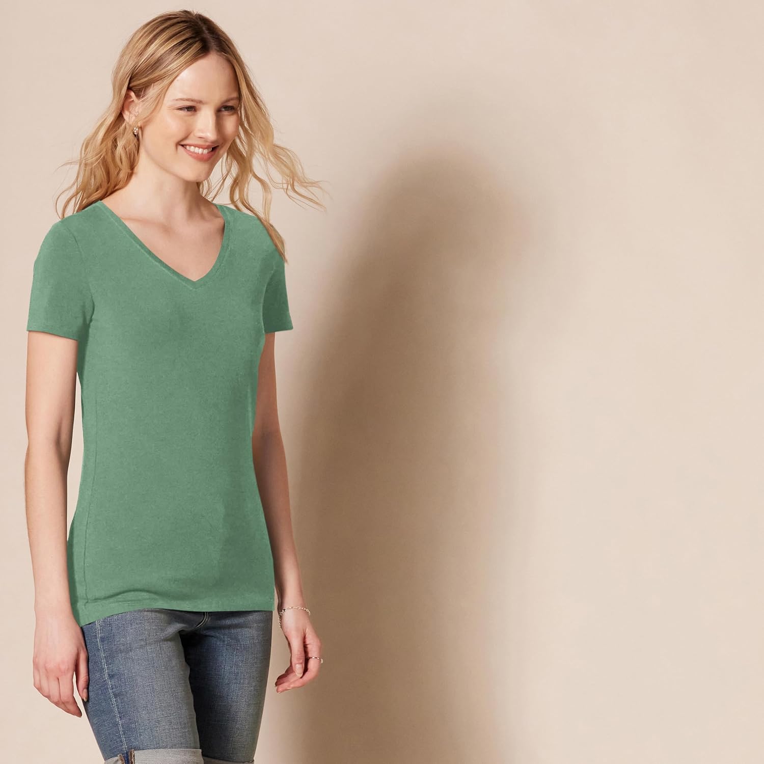 Thumbnail 1 de Amazon Essentials Damen Kurzarm T-Shirt Regular Fit in Baumwoll-Modal-Mix (Rundhals oder V-Ausschnitt) – Multi-Packs